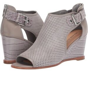 Women's Donald Pliner Wedge Heel Size 7